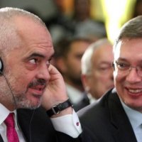 Për hatër të Milodar Dodikut dhe të Aleksandër Vuçiqit pas Srebrenices Edi Rama shkel edhe mbi gjakun e krimit serb në rastin e Kosovës