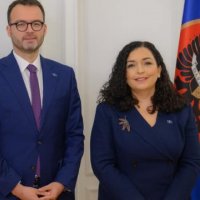 Kurti respekton ‘marrëveshjen’ e Brukselit për t’u mos deklaruar, Petkoviqit i reagon Vela