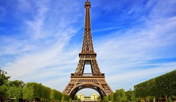A do ta besoni, ja çfarë gjendet në maje të kullës Eiffel