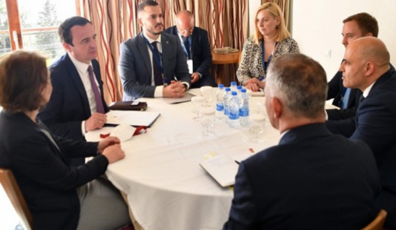 Kurti takohet me kryeministrin e Maqedonisë së Veriut