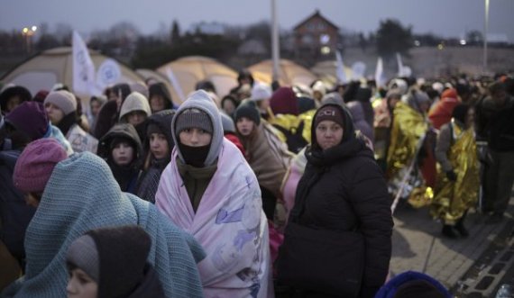 Rusia thotë se nisi reciprocitetin, dëbon diplomatët e shtetit që po strehon ukrainasit