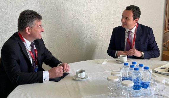 Kurti flet me Lajçakun në Athinë