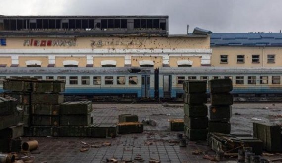 Rritet numri i viktimave nga sulmi rus në stacionin e trenit në Ukrainë