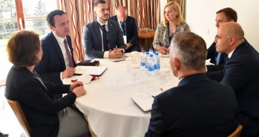 Kurti takohet me kryeministrin e Maqedonisë së Veriut