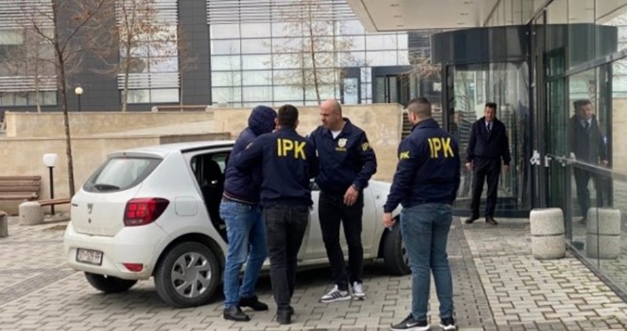 ​Mbërrijnë në gjykatë policët e arrestuar në Vërmicë