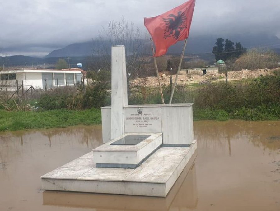 Skandaloze: Në këtë gjendje ndodhet varri i Shotë Galicës