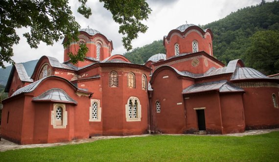 Si e luftoi Kisha Ortodokse Serbe, Kishën Katolike Shqiptare