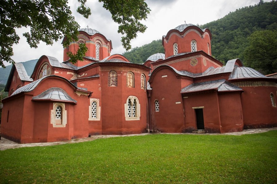 Si e luftoi Kisha Ortodokse Serbe, Kishën Katolike Shqiptare