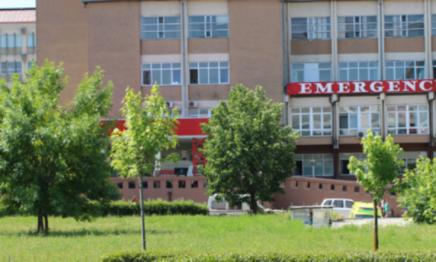 Fëmija që u shkel me veturë nga ministrja Hajdari u trajtua në Emergjencë, flet doktori