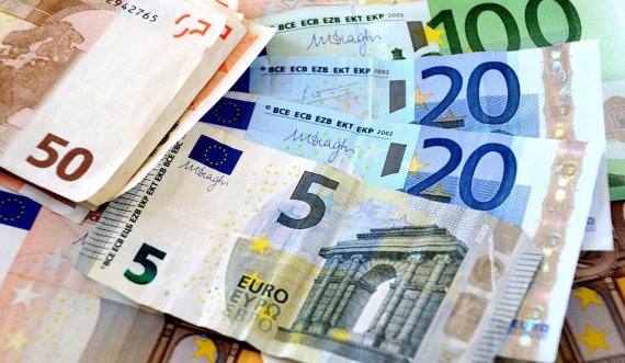 Grabitje e armatosur në Zubin Potok, hajnat vodhën rreth 7 mijë euro dhe 10 milionë dinarë