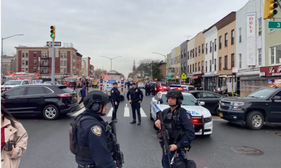 Disa të plagosur në një metro në New York