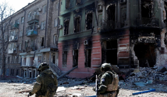 Rusia pretendon që janë dorëzuar mbi 1,000 marinsa ukrainas