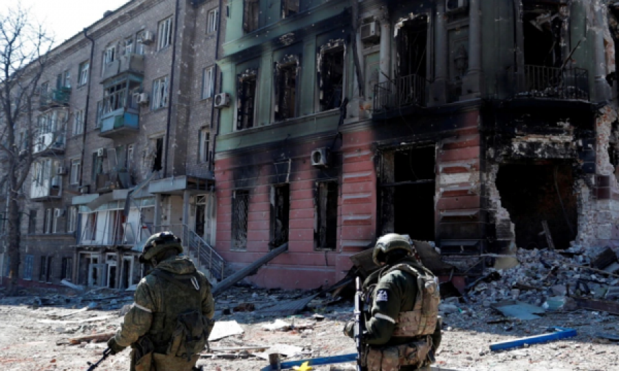 Rusia pretendon që janë dorëzuar mbi 1,000 marinsa ukrainas