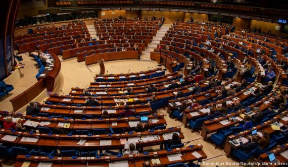 Kur do të aplikojë Kosova për anëtarësim në BE dhe në Këshill të Evropës?