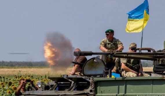 Pse administrata Biden po i jep Ukrainës armë më të rënda