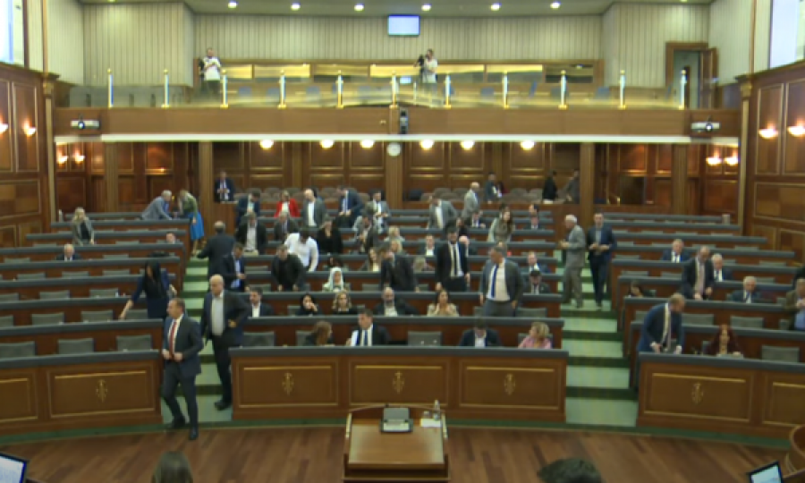 Mungojnë deputetët, shtyhet për të martën seanca e Kuvendit