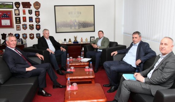 Pse Mehaj takoj ish-ministrat e Mbrojtjes