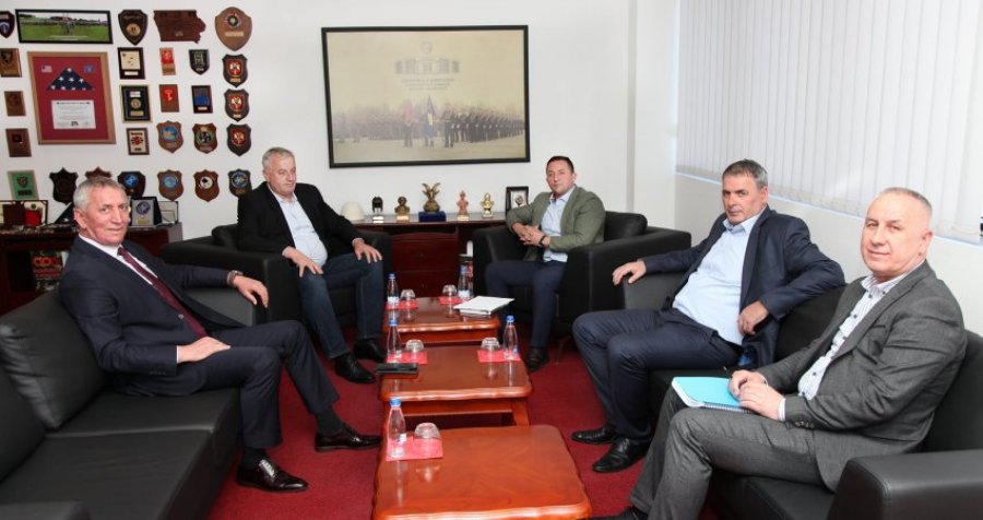 Pse Mehaj takoj ish-ministrat e Mbrojtjes