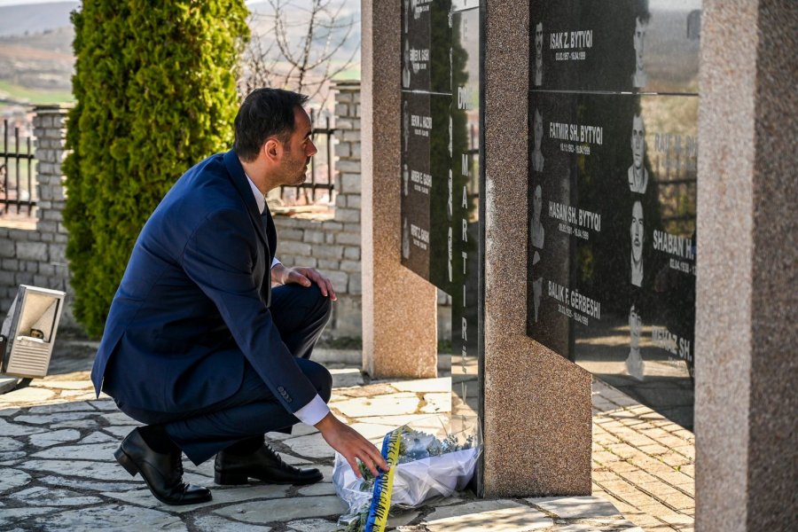 Konjufca nderon të rënët në Sllovi: Pa gjakun e tyre nuk do të vinte liria