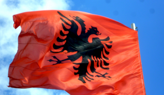 Shqipëria po plaket dhe zvogëlohet/ Çdo ditë ikin nga vendi 115 persona, vdekjet më të larta se lindjet