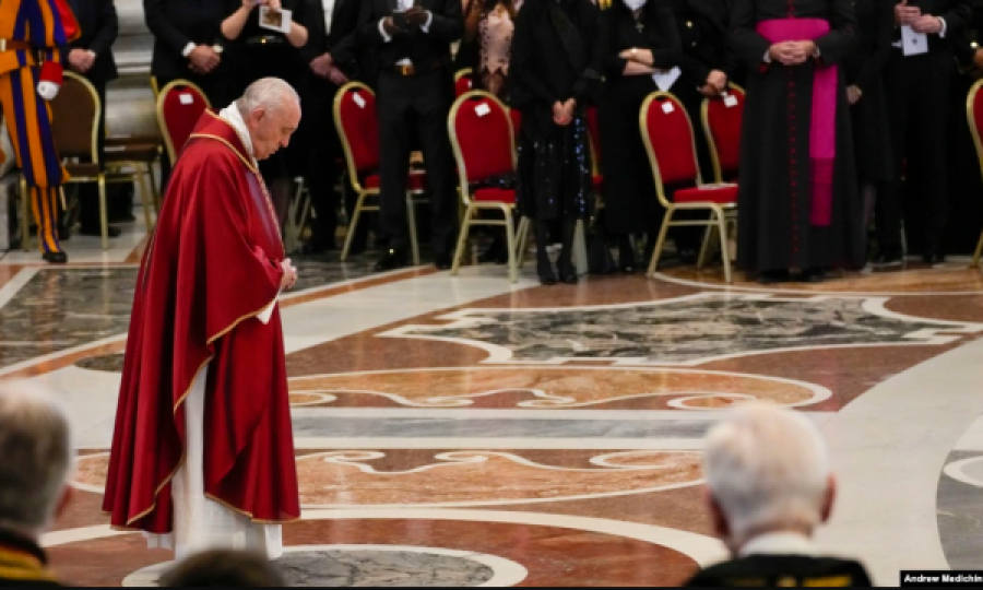 Papa Fraçesku: Unë i kuptoj ato qeveri që blejnë armë