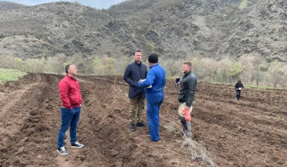 Peci viziton bujkun i cili sivjet e punon tokën pas 30 vitesh