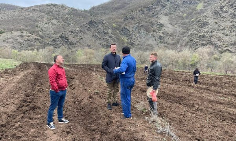 Peci viziton bujkun i cili sivjet e punon tokën pas 30 vitesh