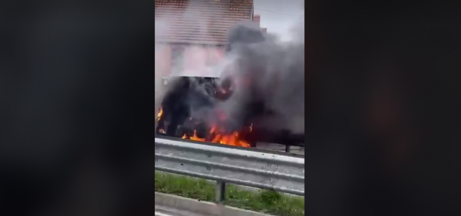 Digjet vetura në autostradë për Ferizaj