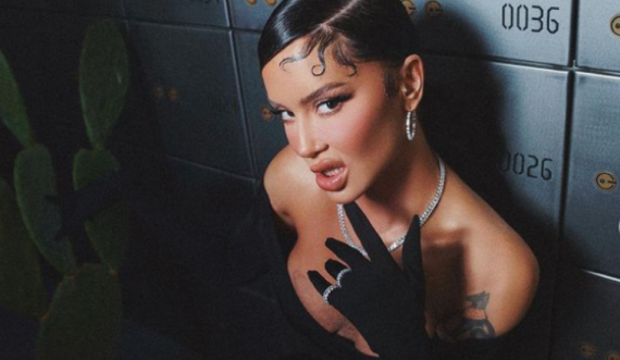 Dafina Zeqiri pozon nga 'katuni'