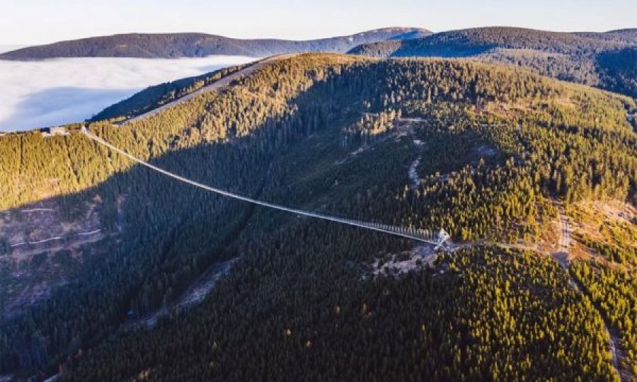 ‘Skybridge’ thyen rekordin e urës më të gjatë në botë