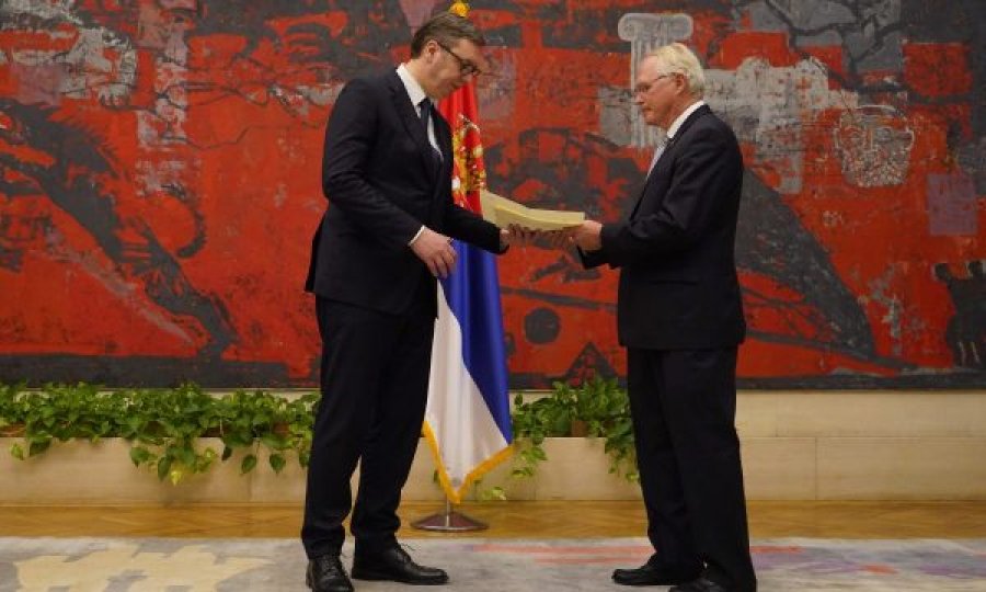 Hill takon Vuçiqin, “Të punohet për promovimin e Ballkanit të Hapur”