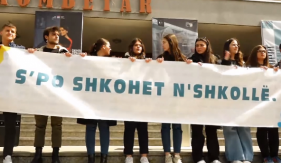 “Boll kemi heshtë”, nxënësit me protestë kërkojnë cilësi në arsim