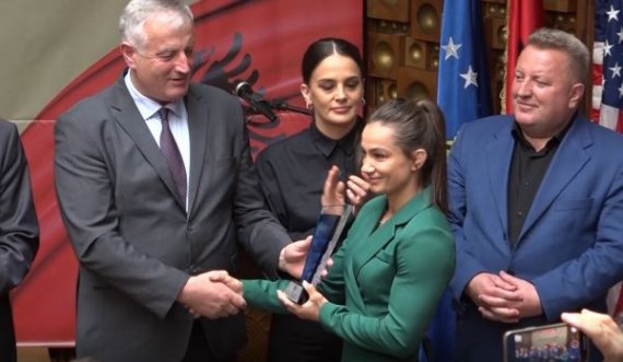 Kuka dhe Kelmendi nderohen me çmimin “Ditët e Shqipes” për kontributin e dhënë për shtetin e Kosovës