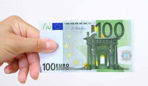 Sot pritet të hapet aplikimi për 100 eurot për punëtorët e sektorit privat dhe studentët
