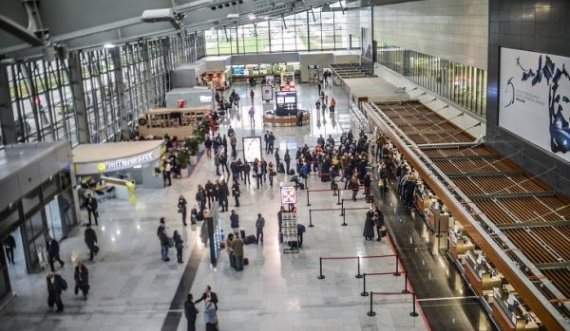 Ndalohet një grua në Aeroportin e Prishtinës