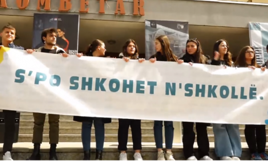 “Boll kemi heshtë”, nxënësit me protestë kërkojnë cilësi në arsim