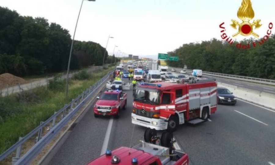 E mori makina përpara në sy të gruas e vajzës, humb jetën shqiptari në Itali