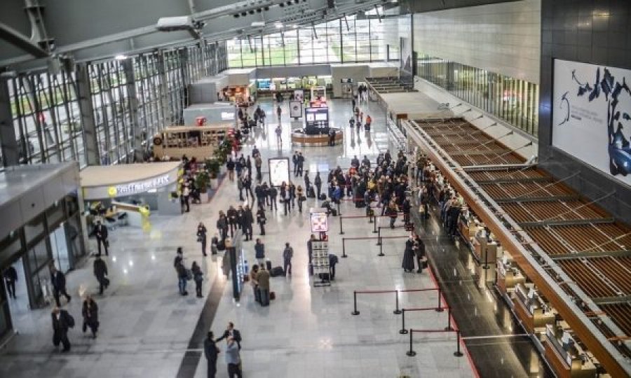 Ndalohet një grua në Aeroportin e Prishtinës