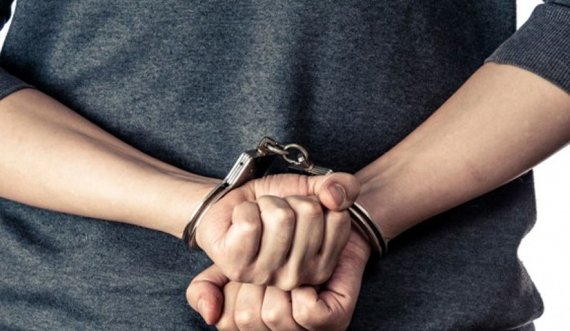 Pas disa ditësh në arrati, arrestohet i dyshuari për vjedhje në dyqanin e njohur në Prishtinë