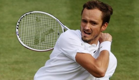 Tenistëve rusë dhe atyre bjellorusë iu ndalohet pjesëmarrja në Wimbledon