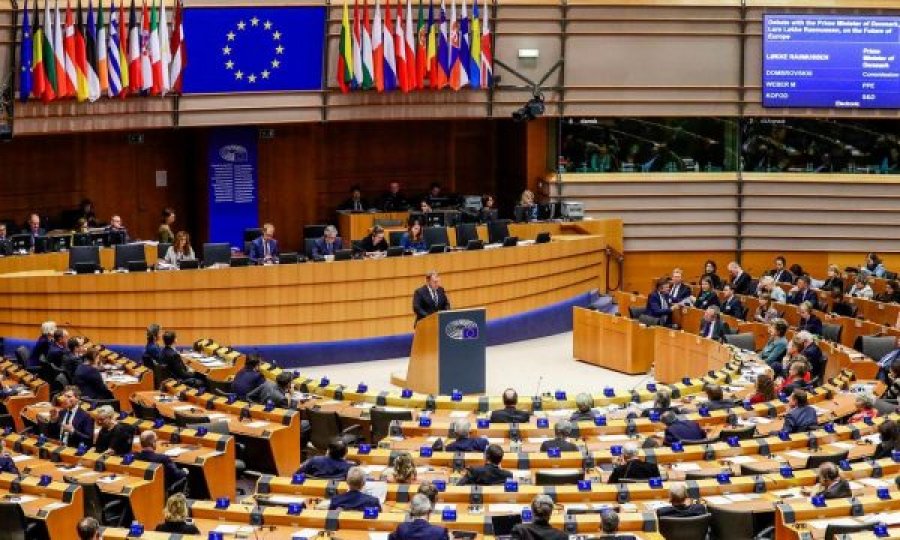 Parlamenti Evropian i kërkon sërish Këshillit të BE-së t’i liberalizojë vizat për Kosovën