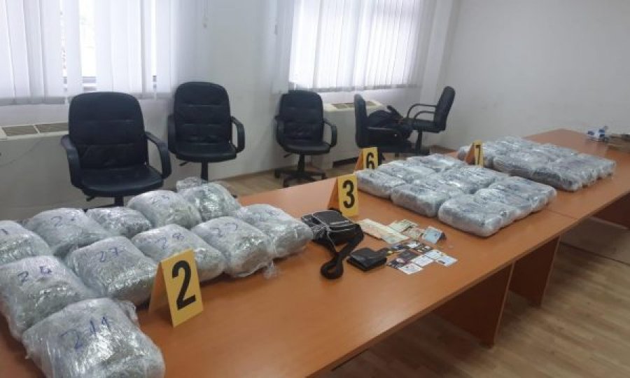 Konfiskohen 56 kg drogë në Mitrovicë e Fushë Kosovë dhe arrestohen 5 persona