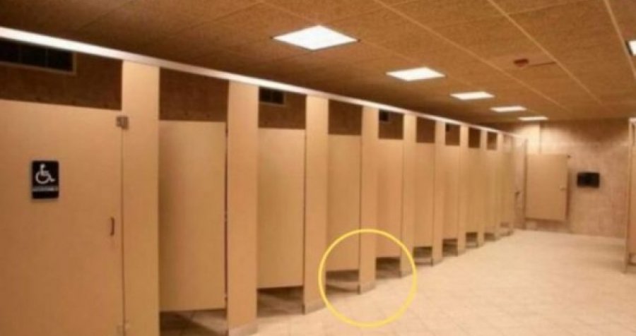 A e dini pse dyert në banjot publike nuk arrijnë në dysheme