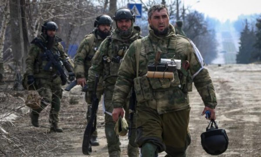 Një ushtar çeçen qëllohet në Mariupol