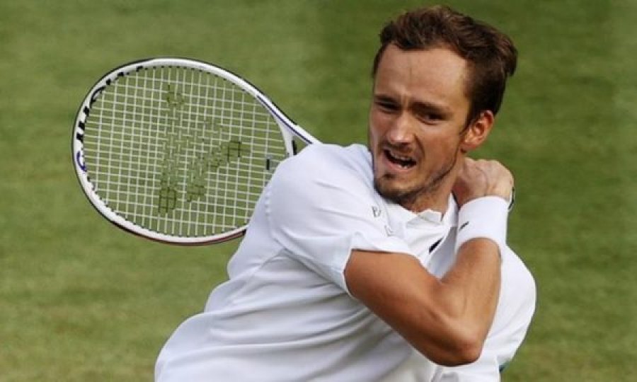 Tenistëve rusë dhe atyre bjellorusë iu ndalohet pjesëmarrja në Wimbledon