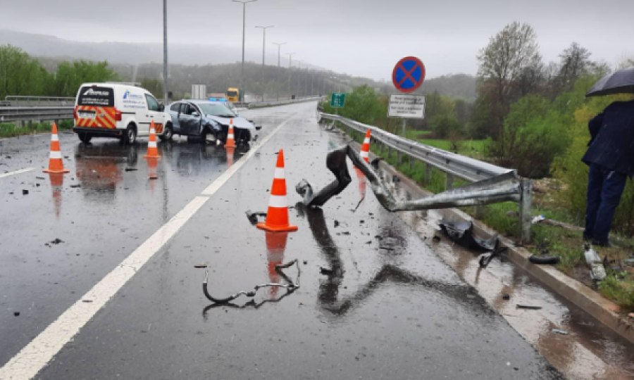 Në aksidentin në autostradën “Ibrahim Rugova” vdiq një person i moshës 20 vjeçe