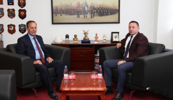 Ministri Mehaj pret në takim ish-këshilltarin e Presidentit