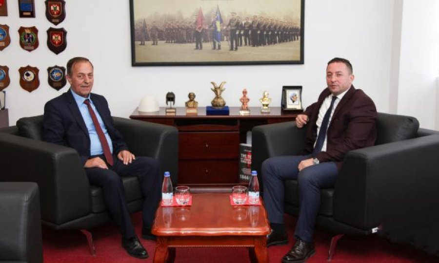 Ministri Mehaj pret në takim ish-këshilltarin e Presidentit