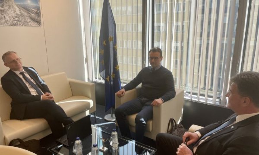 Gjoshi: Bislimi në Bruksel me Petkoviqin, një javë pasi Kurti tha se sulmet terroriste po kryhen nga Serbia