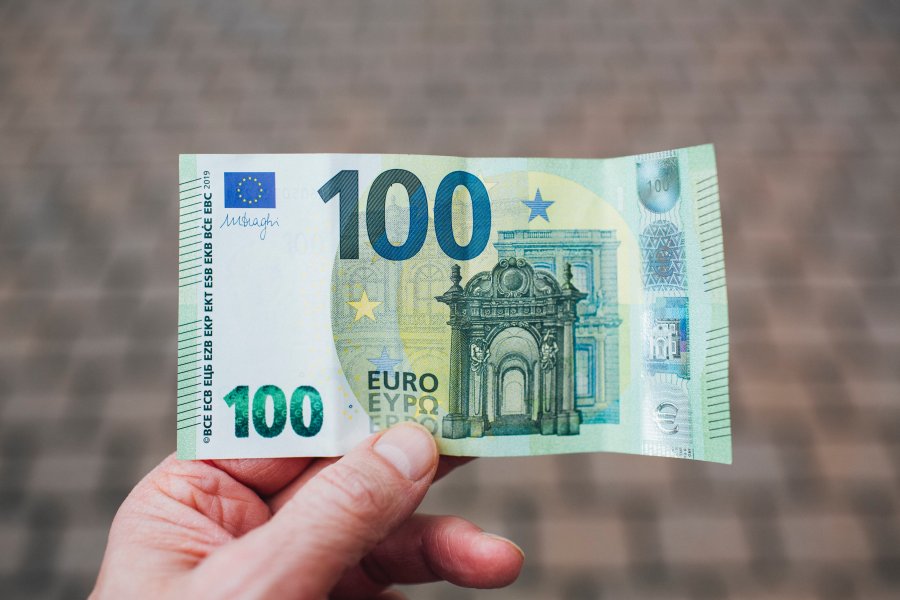 Lajmi i fundit: Këtu mund të aplikoni për 100 euro shtesë